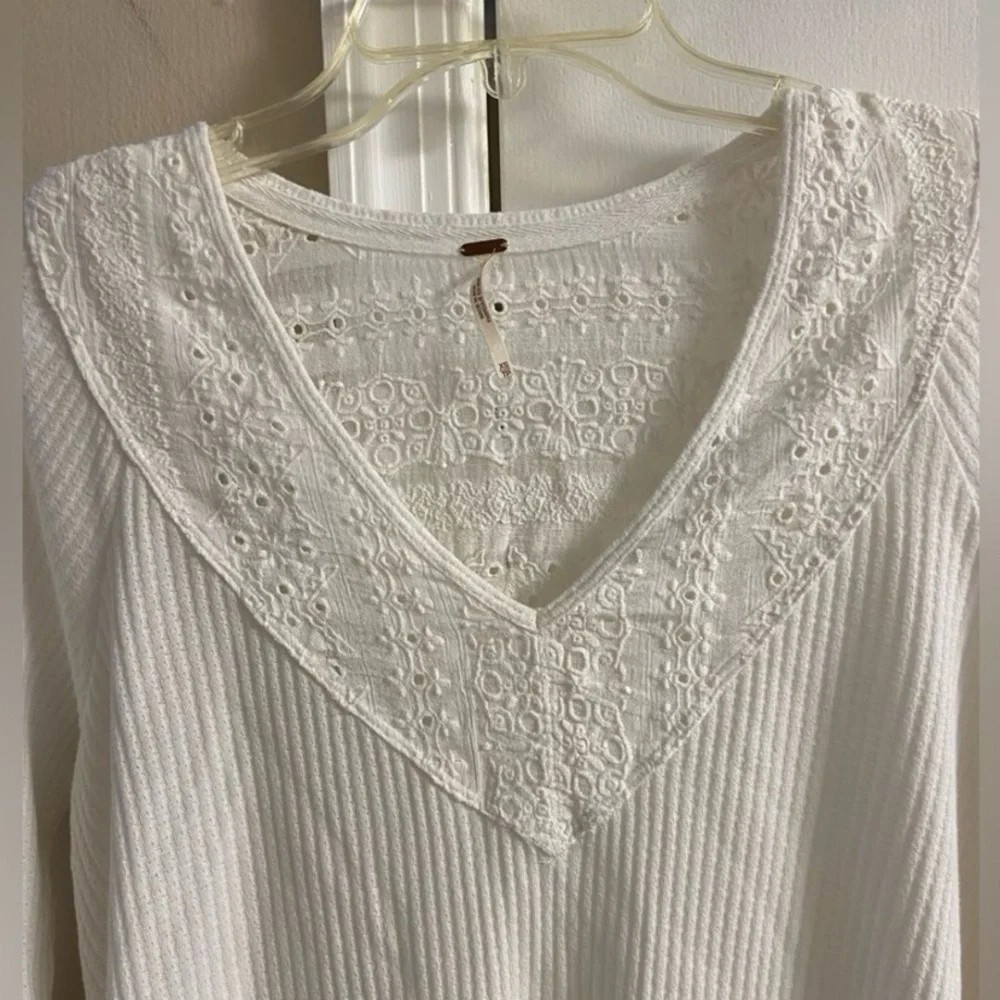 Free people White Eyelet Blouse ribbed v neck XS - Picture 4 of 8